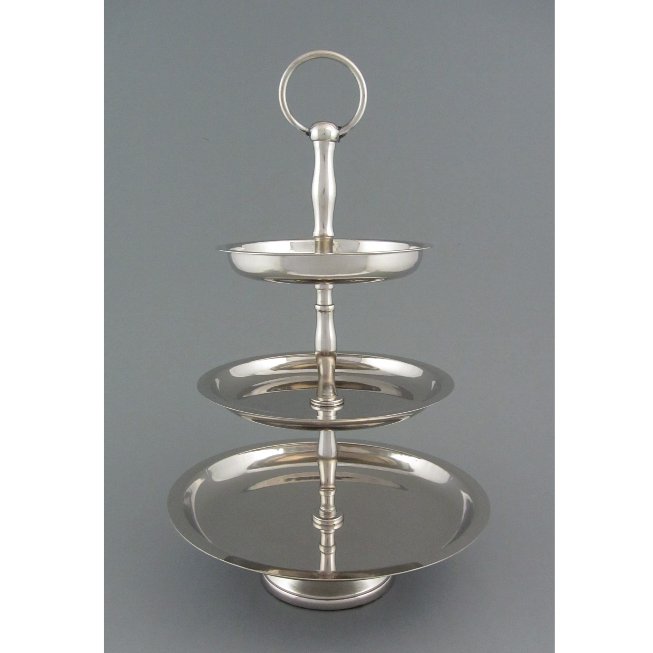 Etagere of aluminum